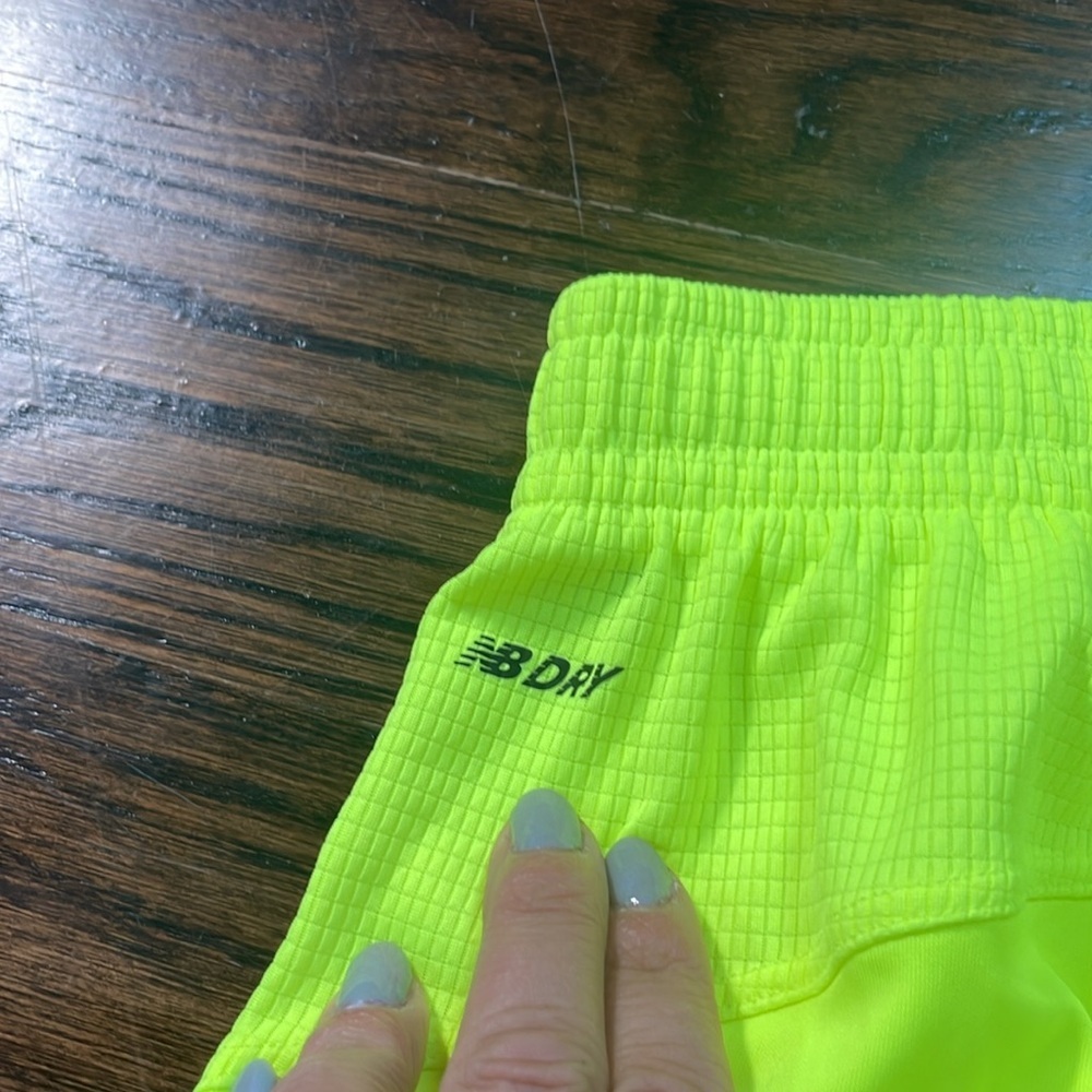 New balance, dry shorts size L - Picture 4 of 6
